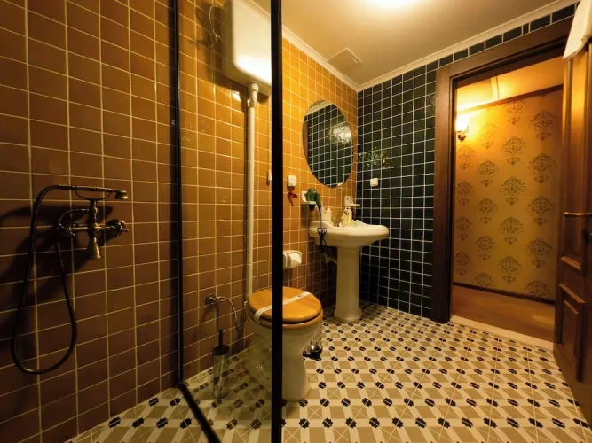 Premium Suite with courtyard view