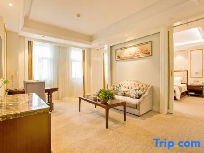 Premier Suite