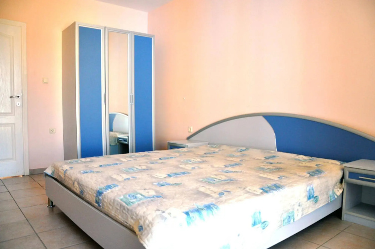 La Playa Apartments
