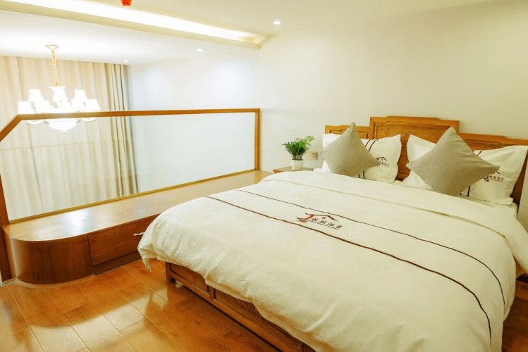Qingcheng Sunrise Sailing Hotel