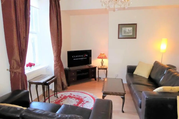 2 Bedrooms Apartment