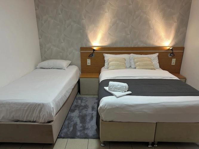 Classic Triple room with city view