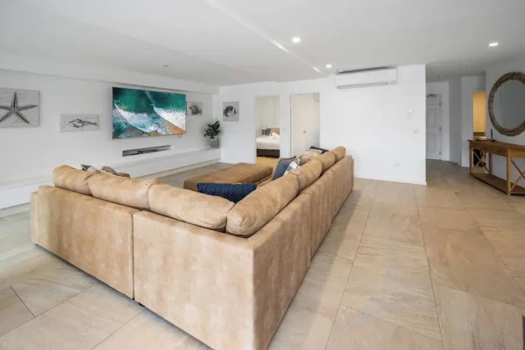 4 Bedrooms Deluxe Apartment with ocean view