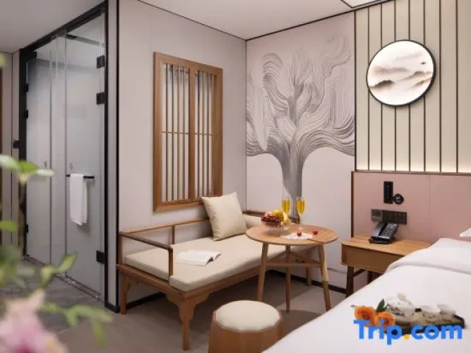 Standard Twin room with land view