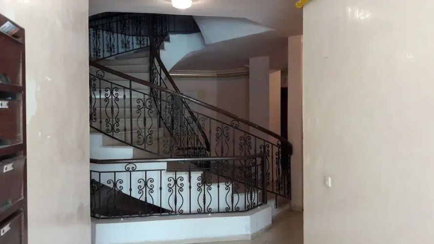 Spacious Modern app Richly Furnished