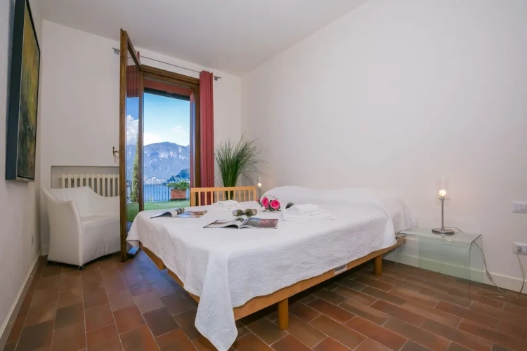 6 Bedrooms Family Villa