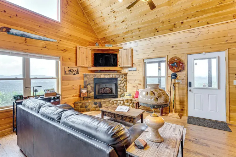 Mtn-view Cabin: Deck & Pets Welcome in Murphy