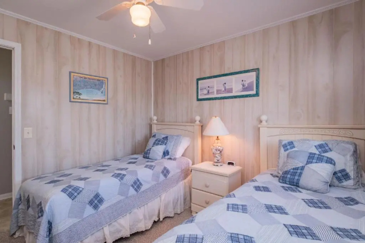 Dip Inn by Oak Island Accommodations