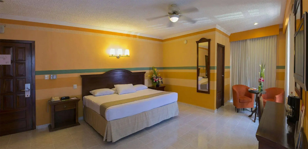 Hotel Plaza Colonial