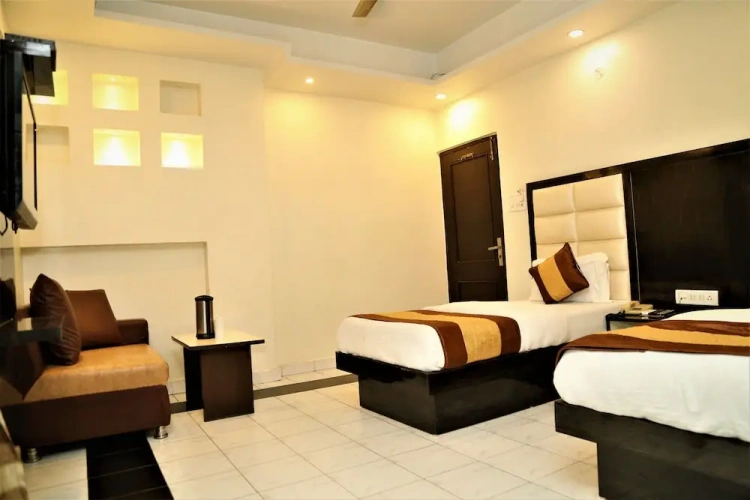 Deluxe Double room with city view