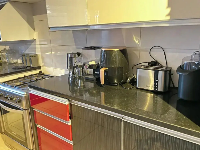 Spacious & Modern 3-bedroom Foxdale