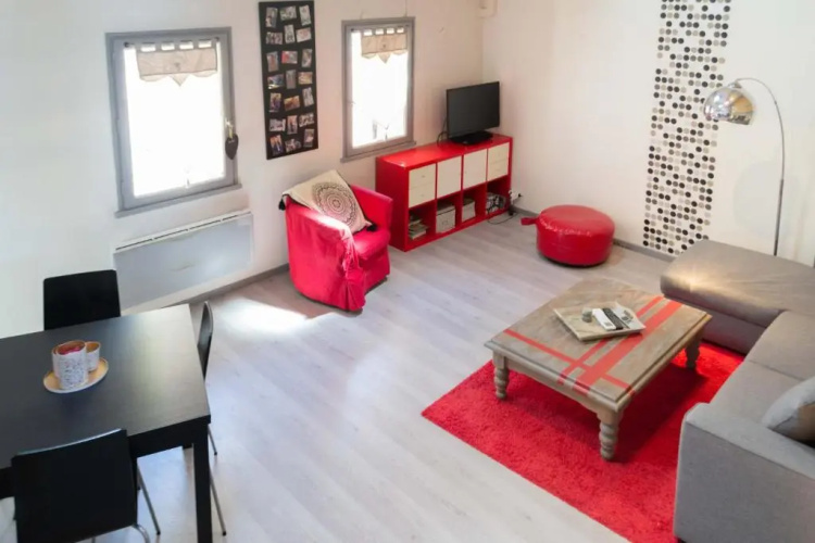 Appartement type loft dans le centre de Roussillon