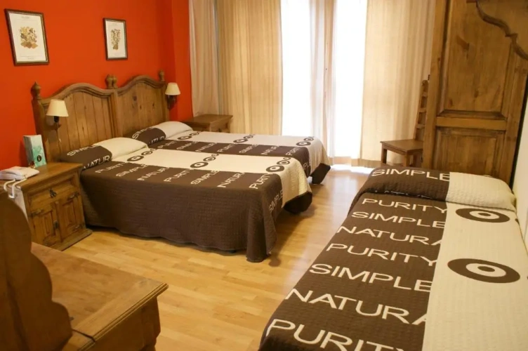 Standard Triple room