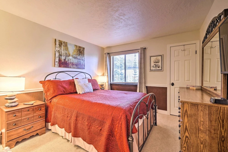 Slopeside Condo With Hot Tub + Game Room Access!
