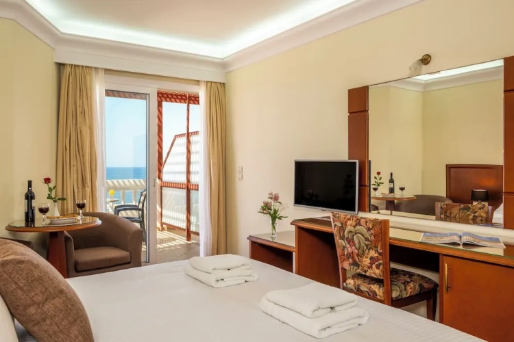 Superior Double room with balcony and with partial sea view