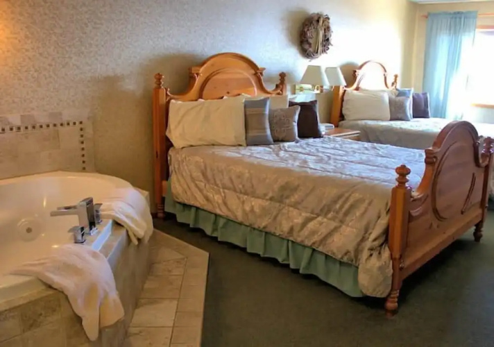 Pier Plaza Lodging