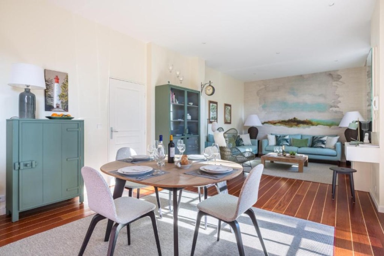 2 Bedrooms Apartment