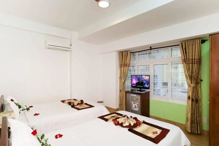 Little Gold Hotel