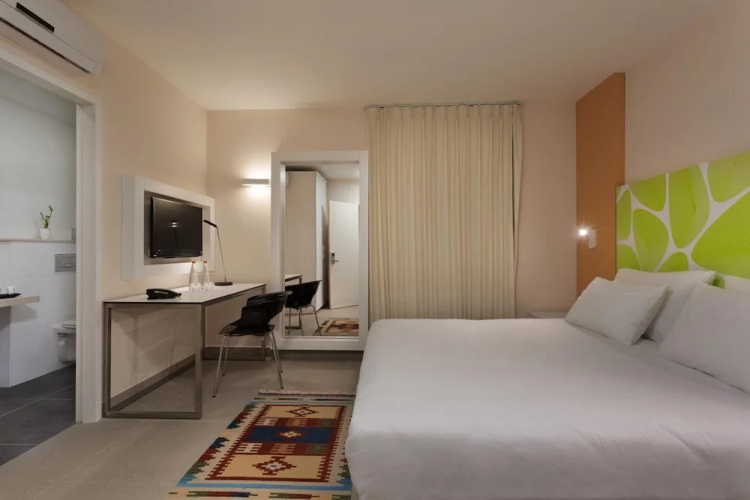 Desert Irus Hotel