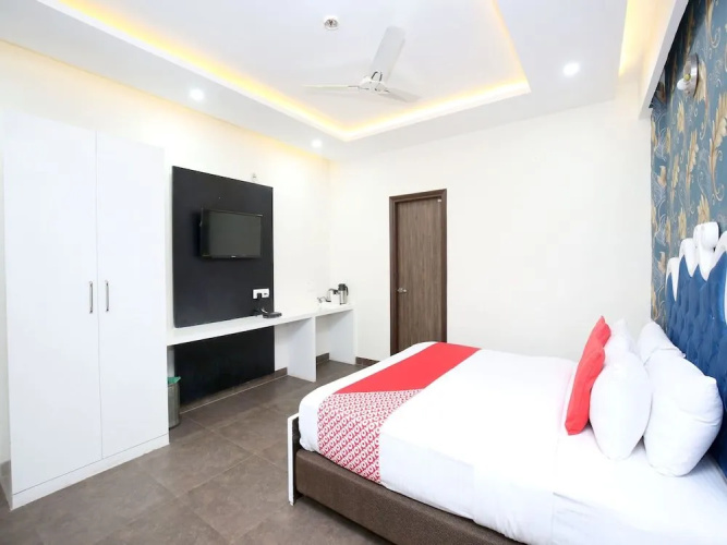 OYO 14981 Hotel Royal MJS