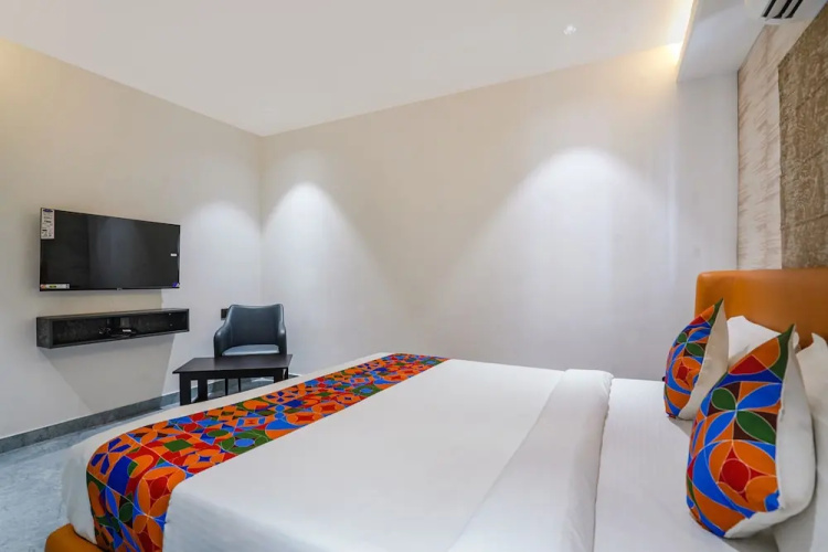 Fabhotel Prime Cloud 5 Studios