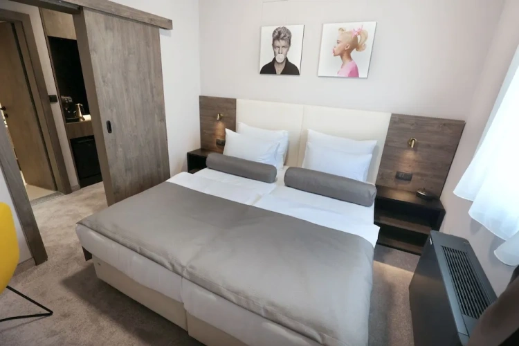 Suite with balcony and with park view