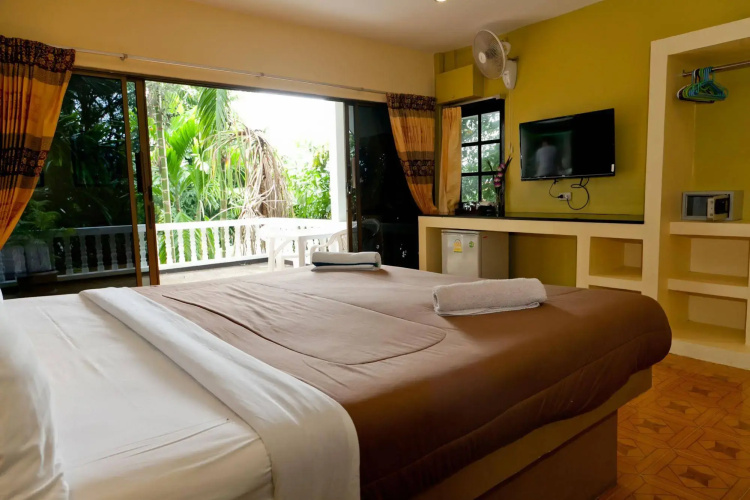 Fullmoon Beach Resort