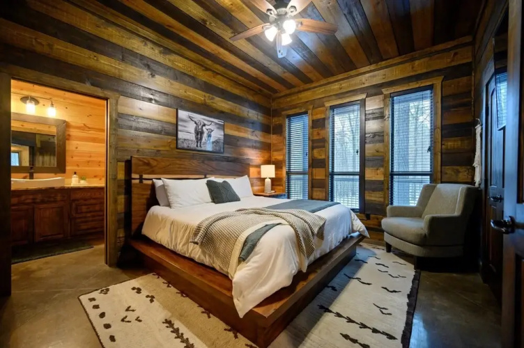 Cabin Vibe - Bunkroom - 3 King - Firepit - Shuffleboard