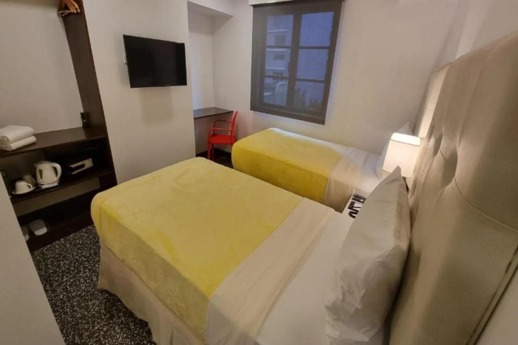 One Cristina Suites