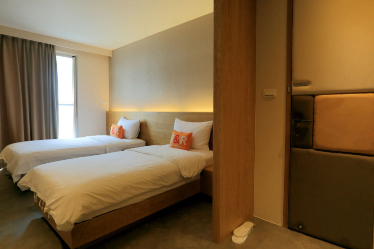 Station 100m B&B