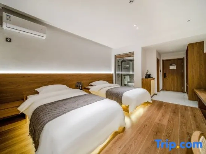 Standard room with balcony