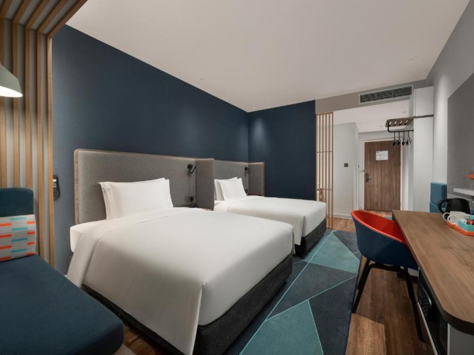Standard Double room with street view