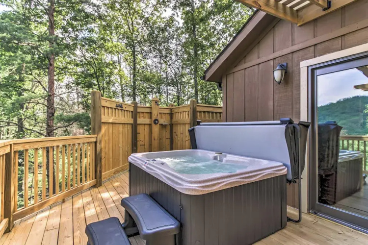 Hot Tub & Loft: Mountain-view Sevierville Cabin