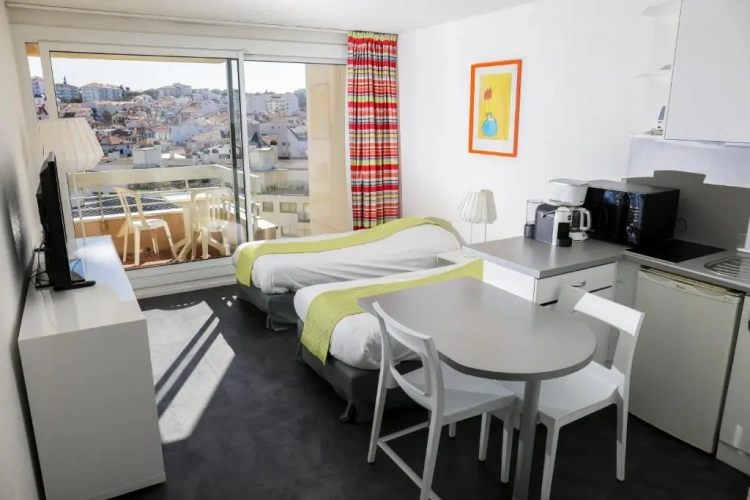 Studio with balcony and with city view