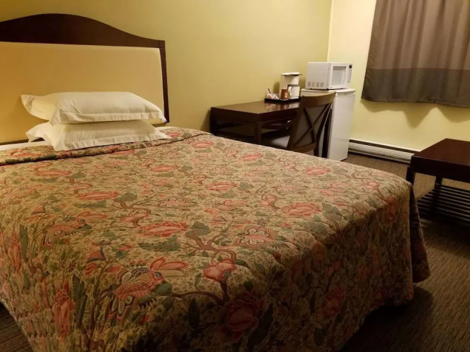 7 West Motel