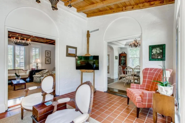 Villa Blanca - 4bd-3ba - Private Pool - Parking