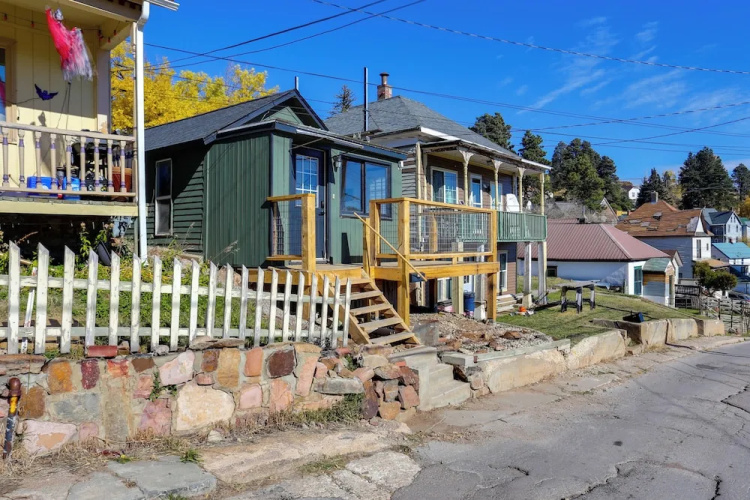 Centrally-located Mountain Getaway in Lead!
