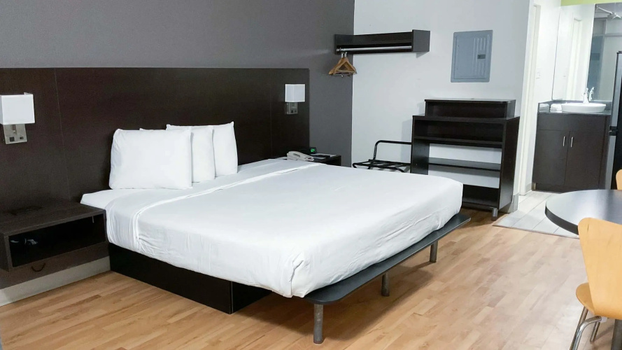Studio 6 Extended Stay - Columbus, GA -Downtown