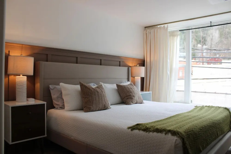 The Brooks Hotel