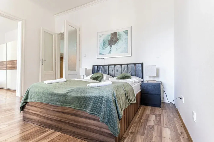 Modern 2BR Apartment Central Long Stay