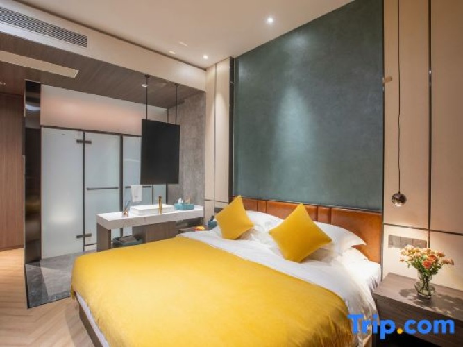 2 Bedrooms Duplex Suite with garden view