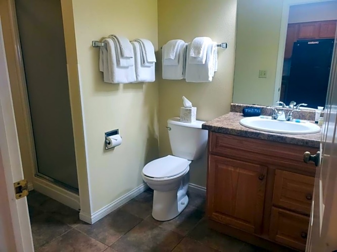 2 Bedrooms Sextuple Apartment