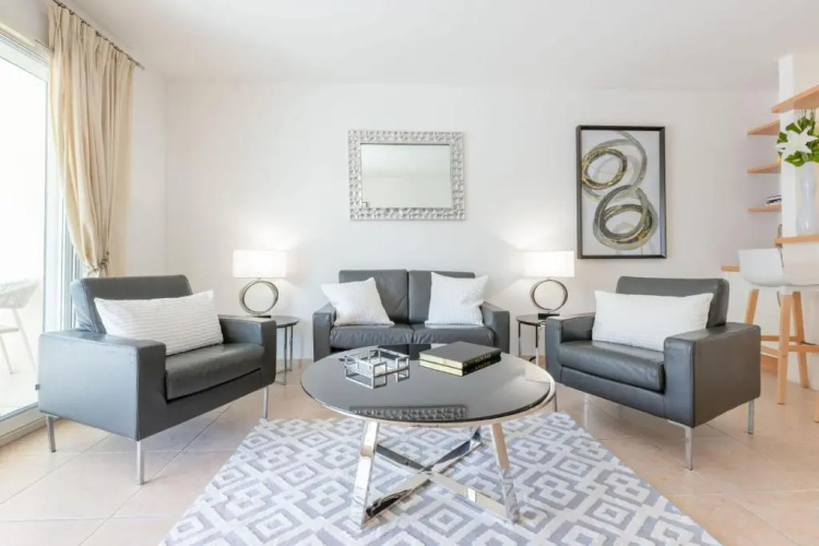 Stylish 2-bedroom apartment in an upscale residence building