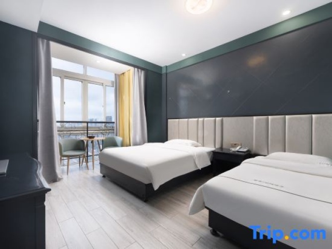 Quadruple Family Suite