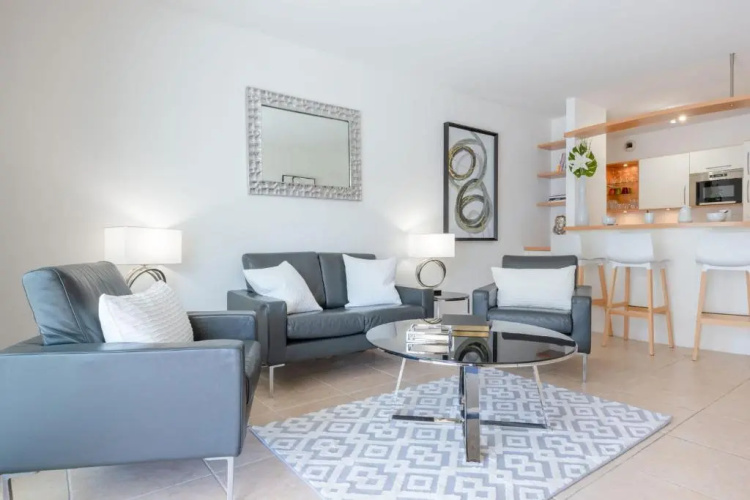 Stylish 2-bedroom apartment in an upscale residence building