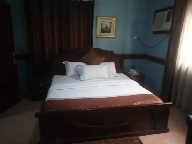 Pathfinder Hotel And Holiday Inn