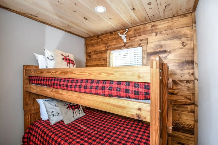 Kare Bear Cabin by Taylor Made Deep Creek