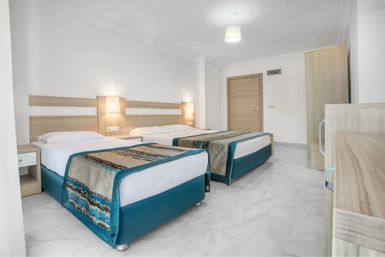 Green Life Hotel
