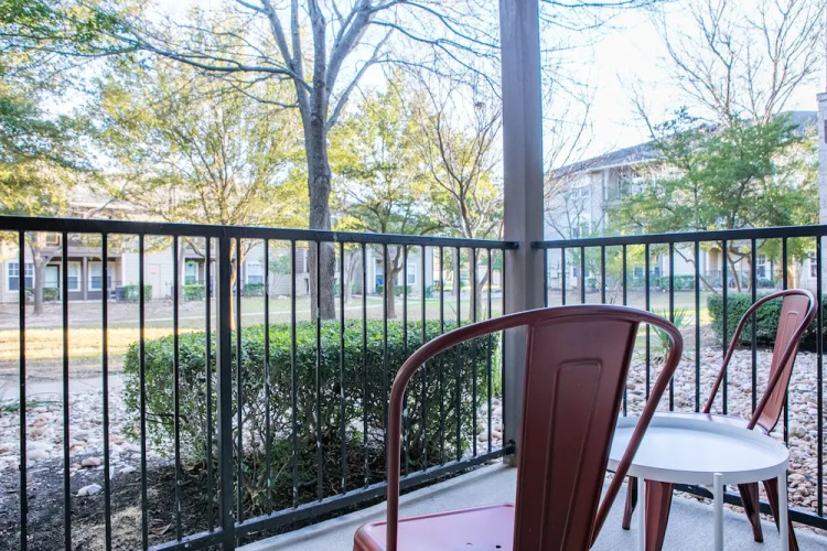 WanderJaunt - Oak Hill Apartment