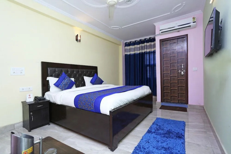 OYO 11504 N D Star Residency